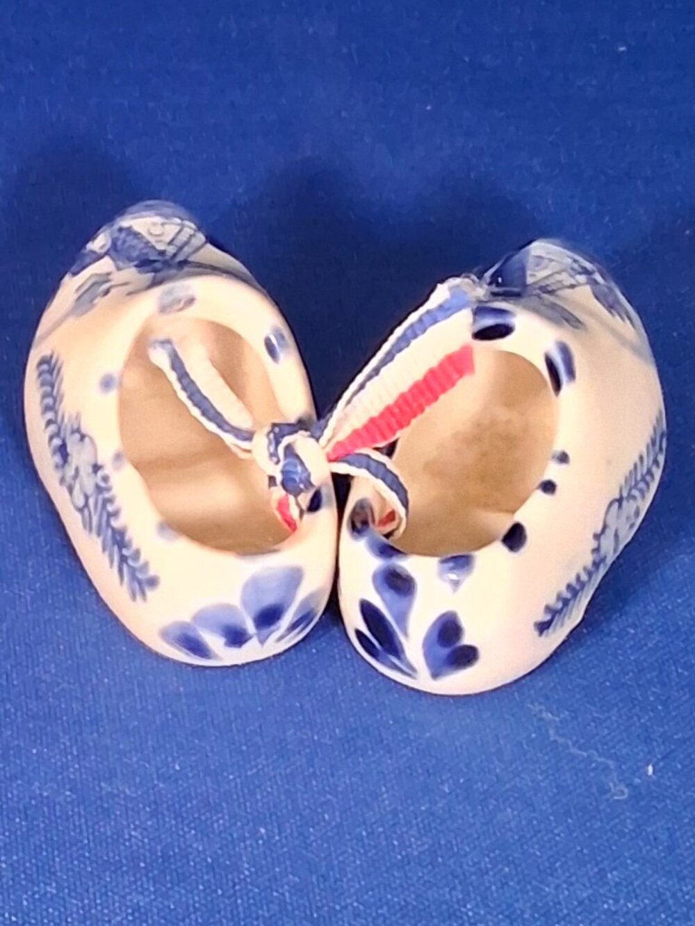 Vintage (1960-80s) Delft Blue Ceramic Miniature Dutch Shoes Clogs Pair - Picture 3 of 5